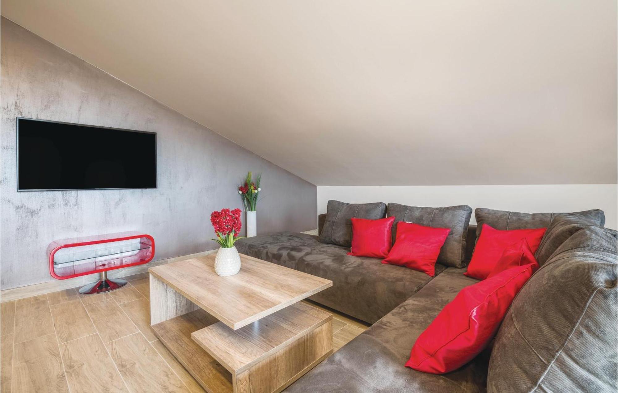 Stunning Apartment In Pjescana Uvala With Wifi Εξωτερικό φωτογραφία