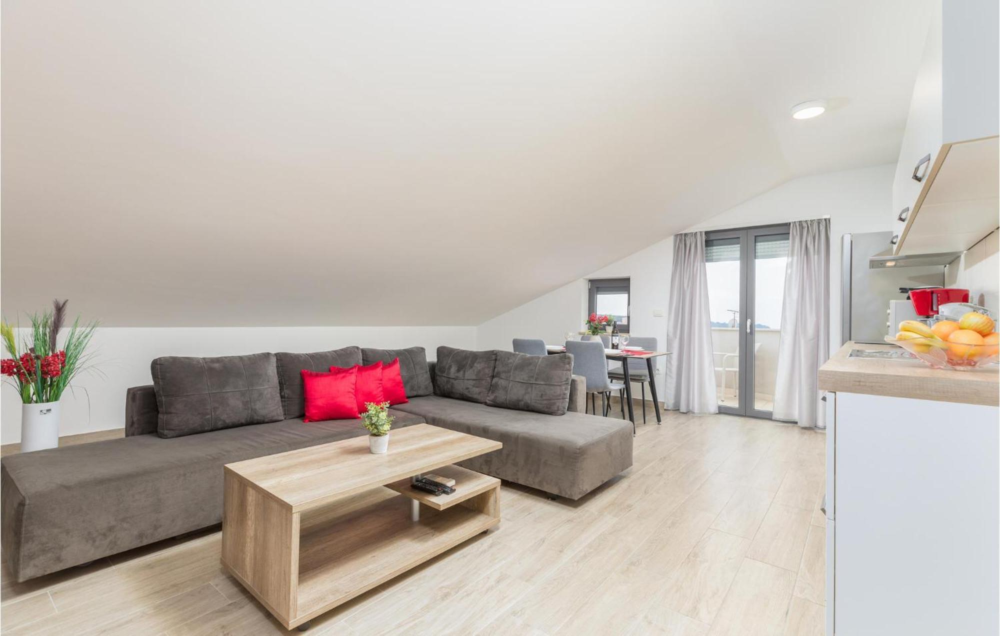 Stunning Apartment In Pjescana Uvala With Wifi Εξωτερικό φωτογραφία