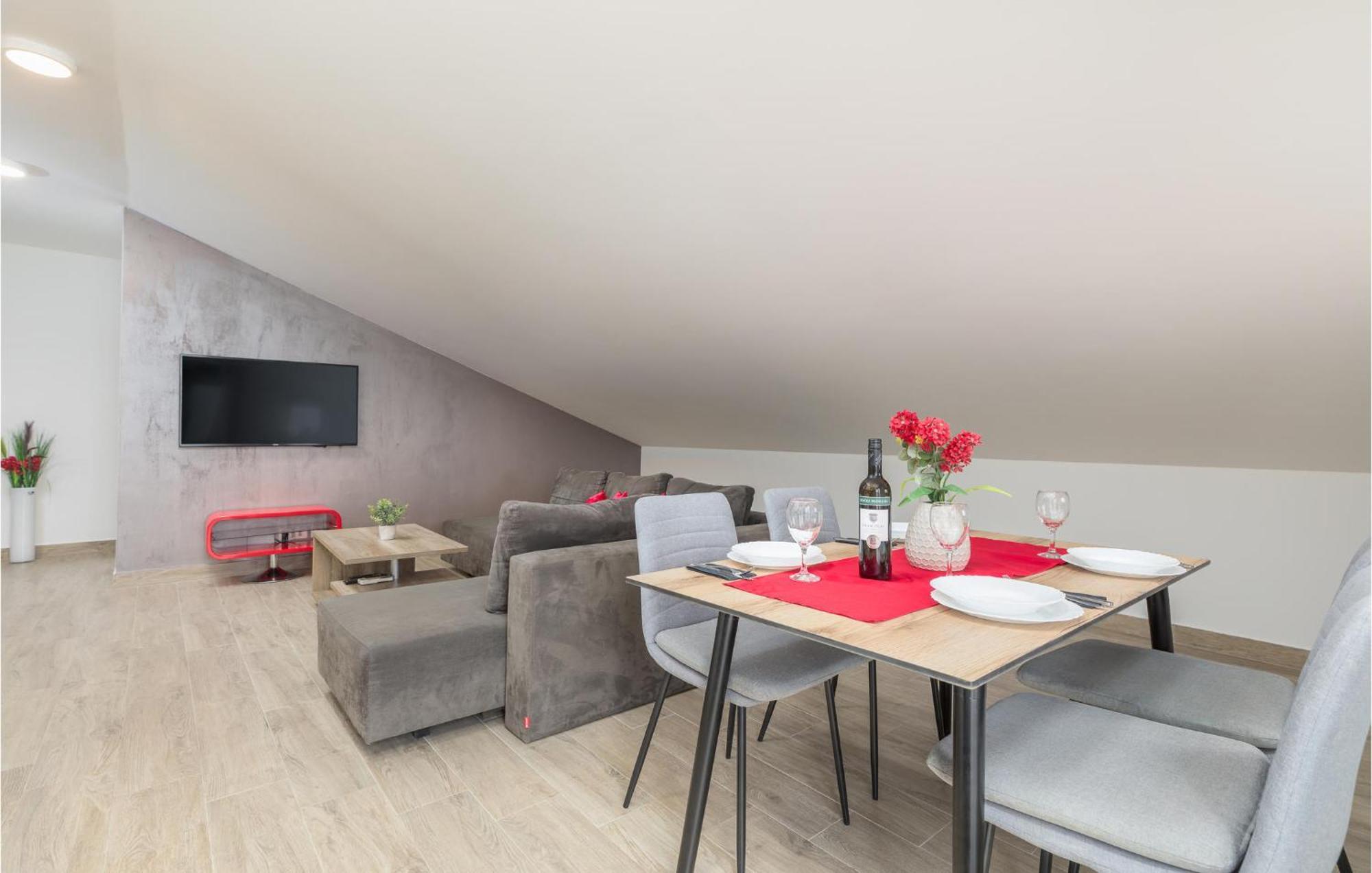 Stunning Apartment In Pjescana Uvala With Wifi Εξωτερικό φωτογραφία