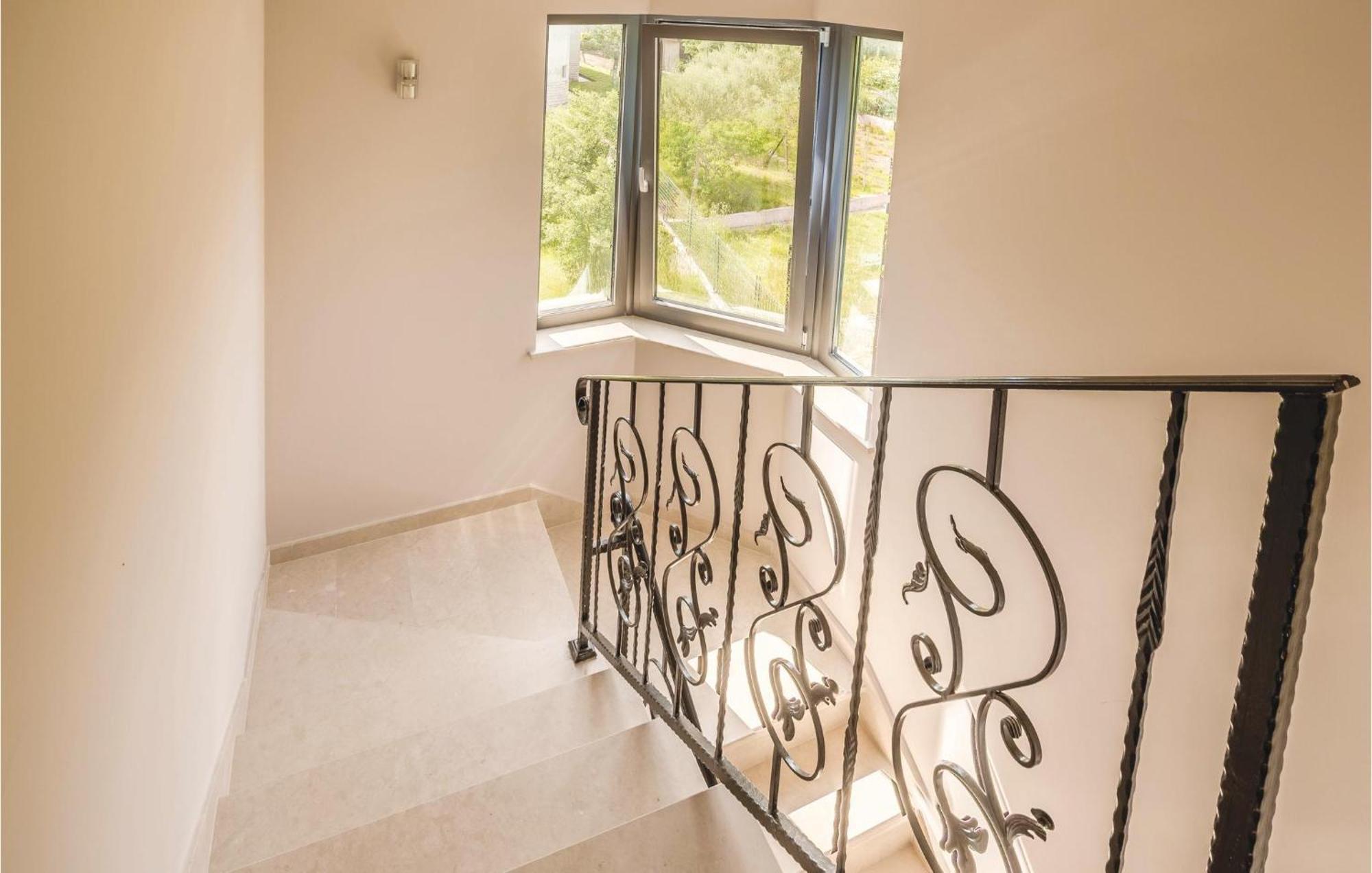 Stunning Apartment In Pjescana Uvala With Wifi Εξωτερικό φωτογραφία